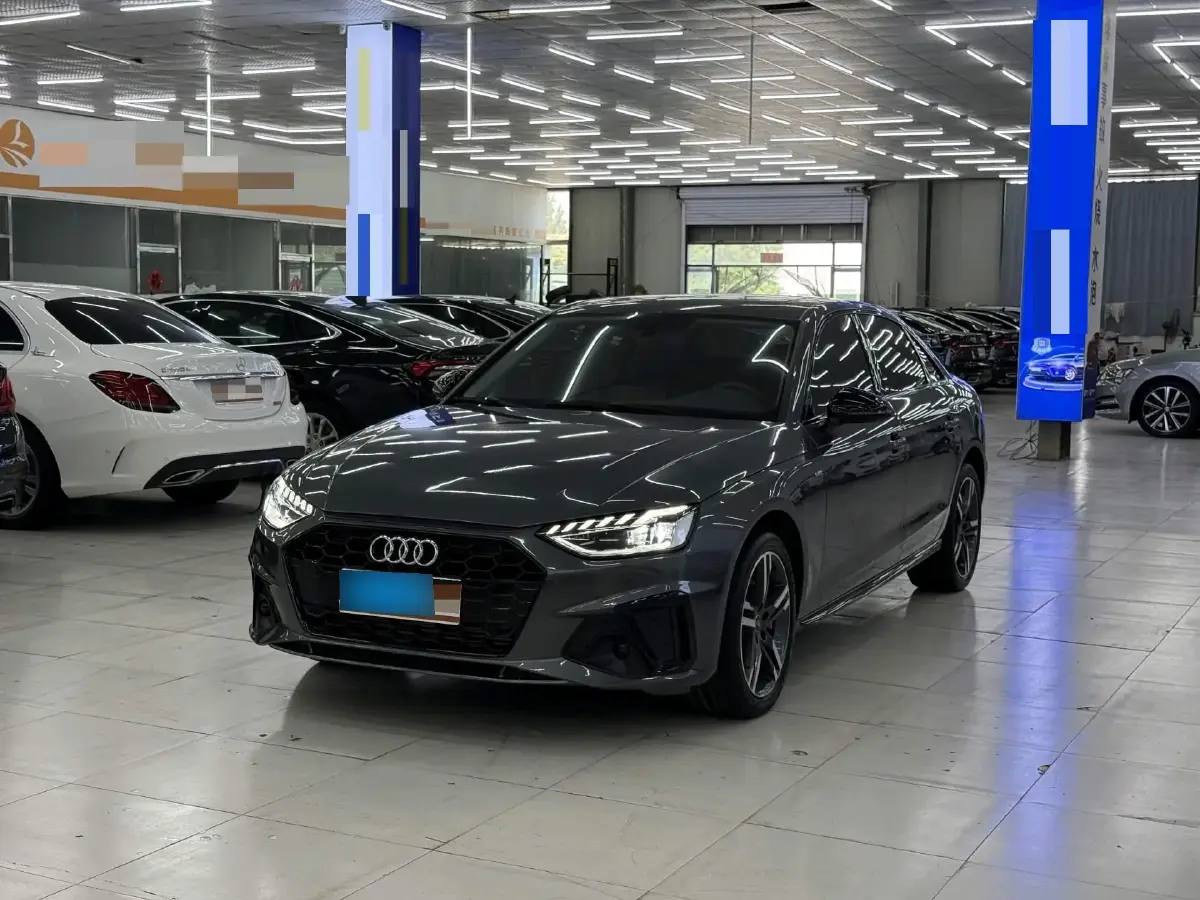 2022 Audi A4L 2.0T 190HP L4 7DCT