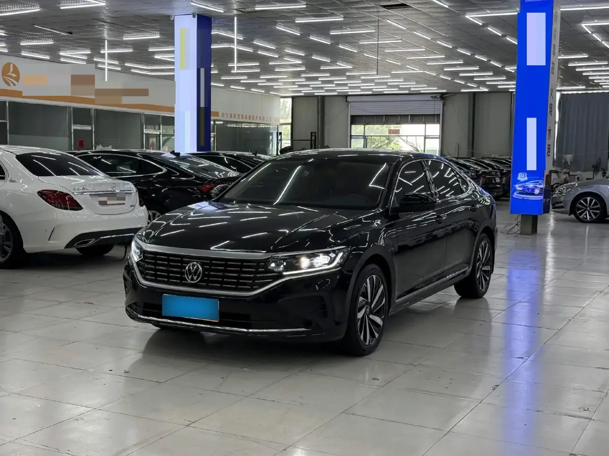2025 Volkswagen Passat 2.0T 220HP L4 7DCT