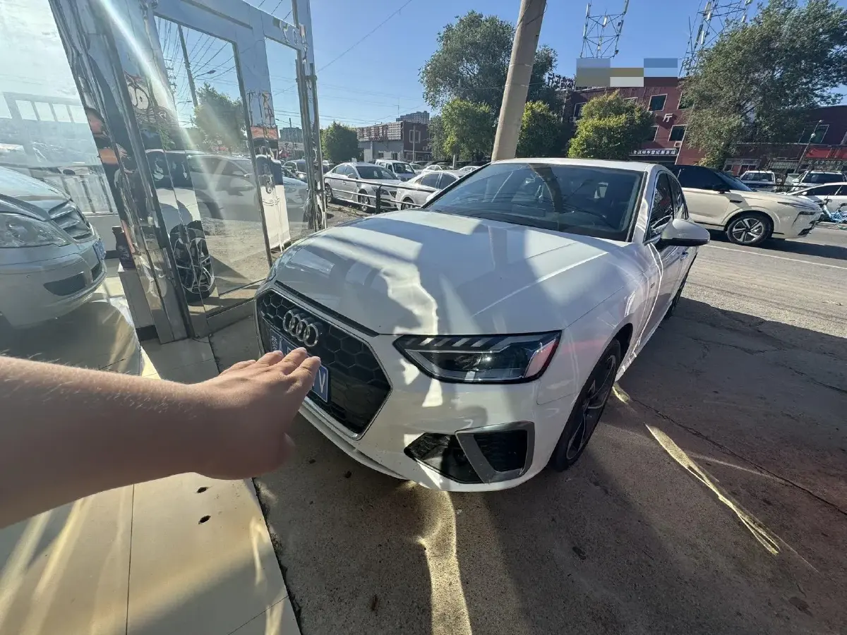 2022 Audi A4L 2.0T 190HP L4 7DCT