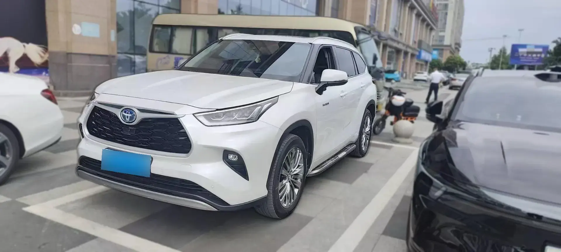 2022 Toyota Highlander 2.5L 192HP L4 E-CVT Hybrid