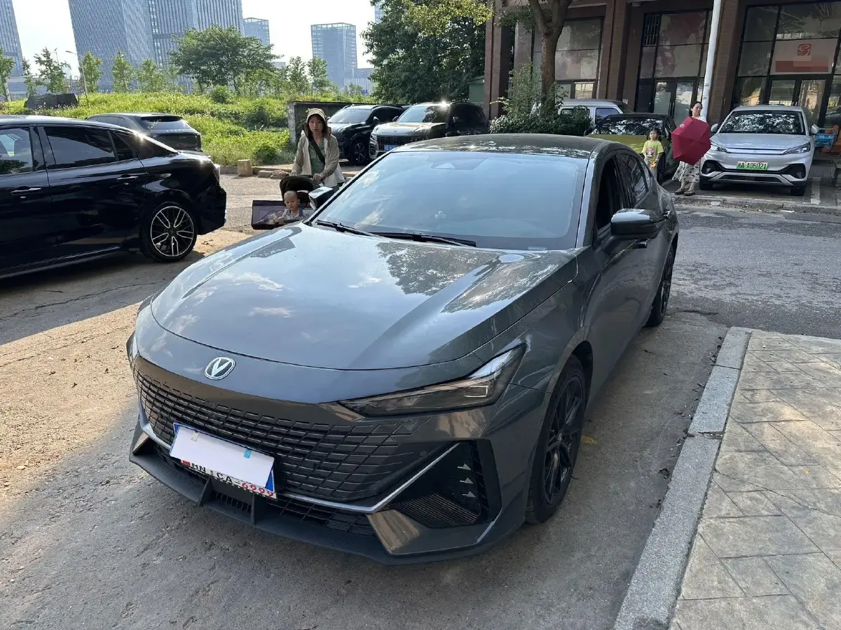 2023 ChangAn UNI-V 1.5T 188HP L4 7DCT