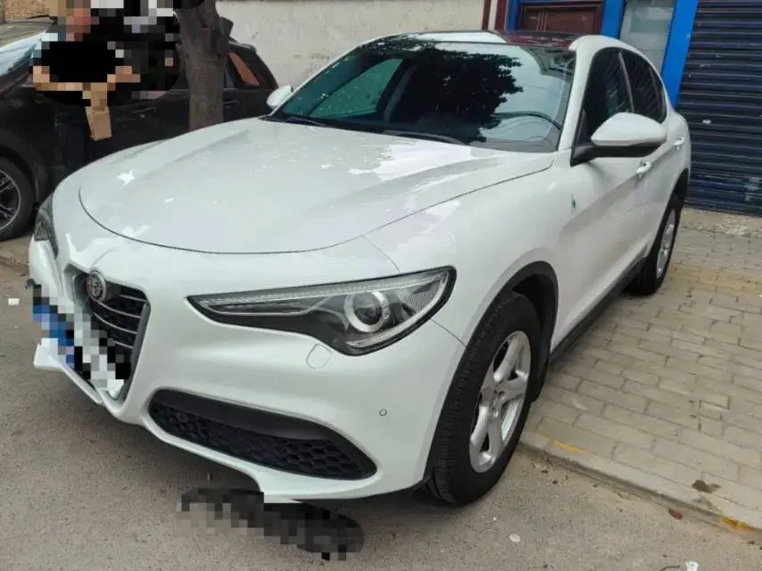 2017 Alfa Romeo Stelvio 2.0T 200HP L4 8AT