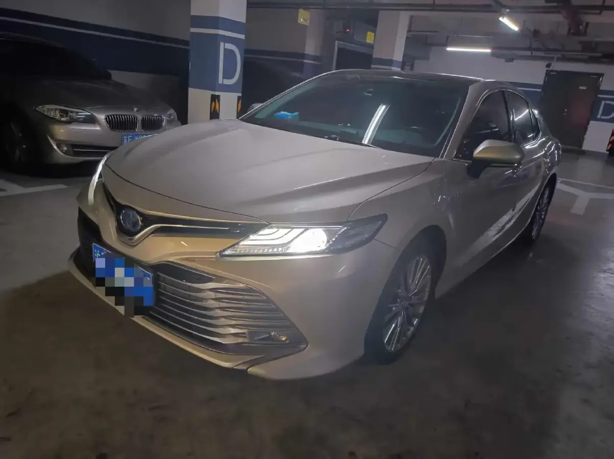 2019 Toyota Camry 2.5L 178HP L4 E-CVT Hybrid