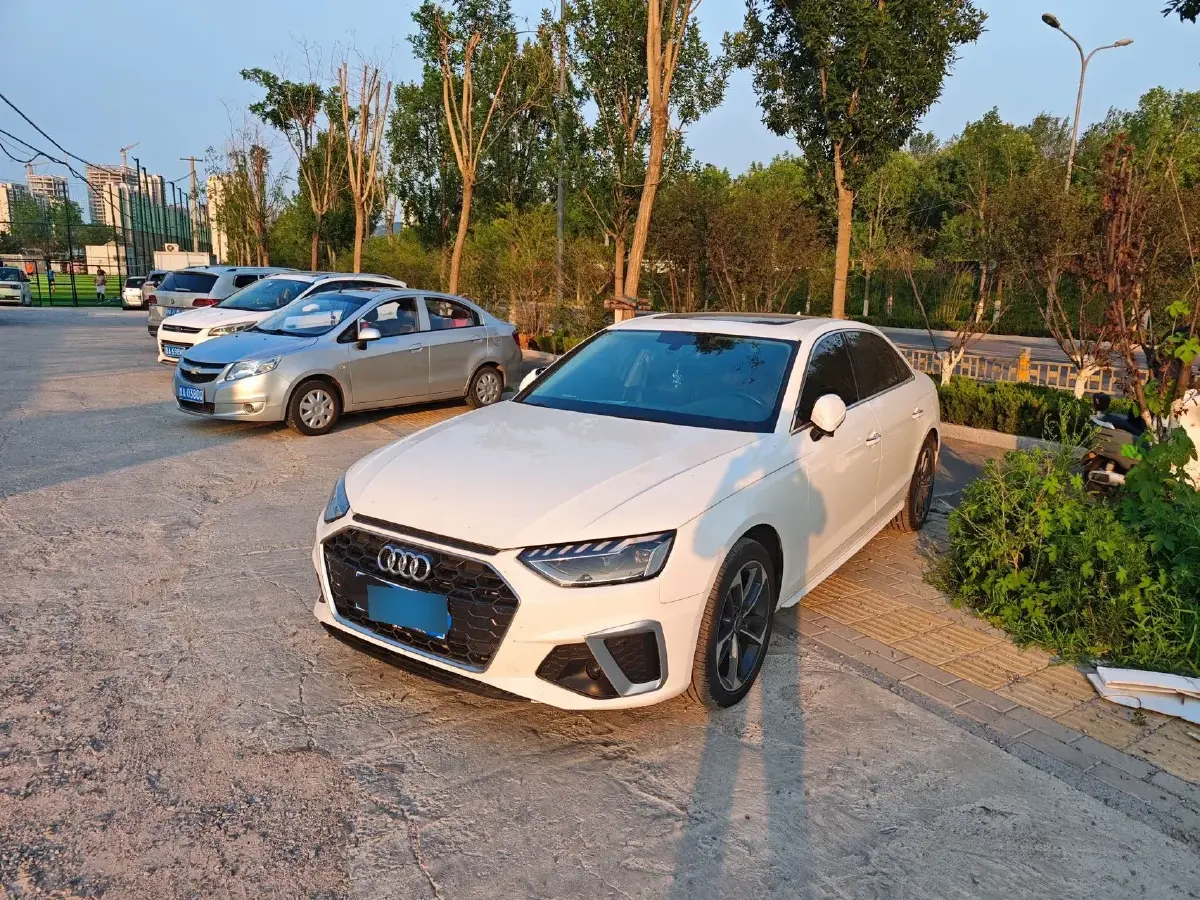 2022 Audi A4L 2.0T 190HP L4 7DCT