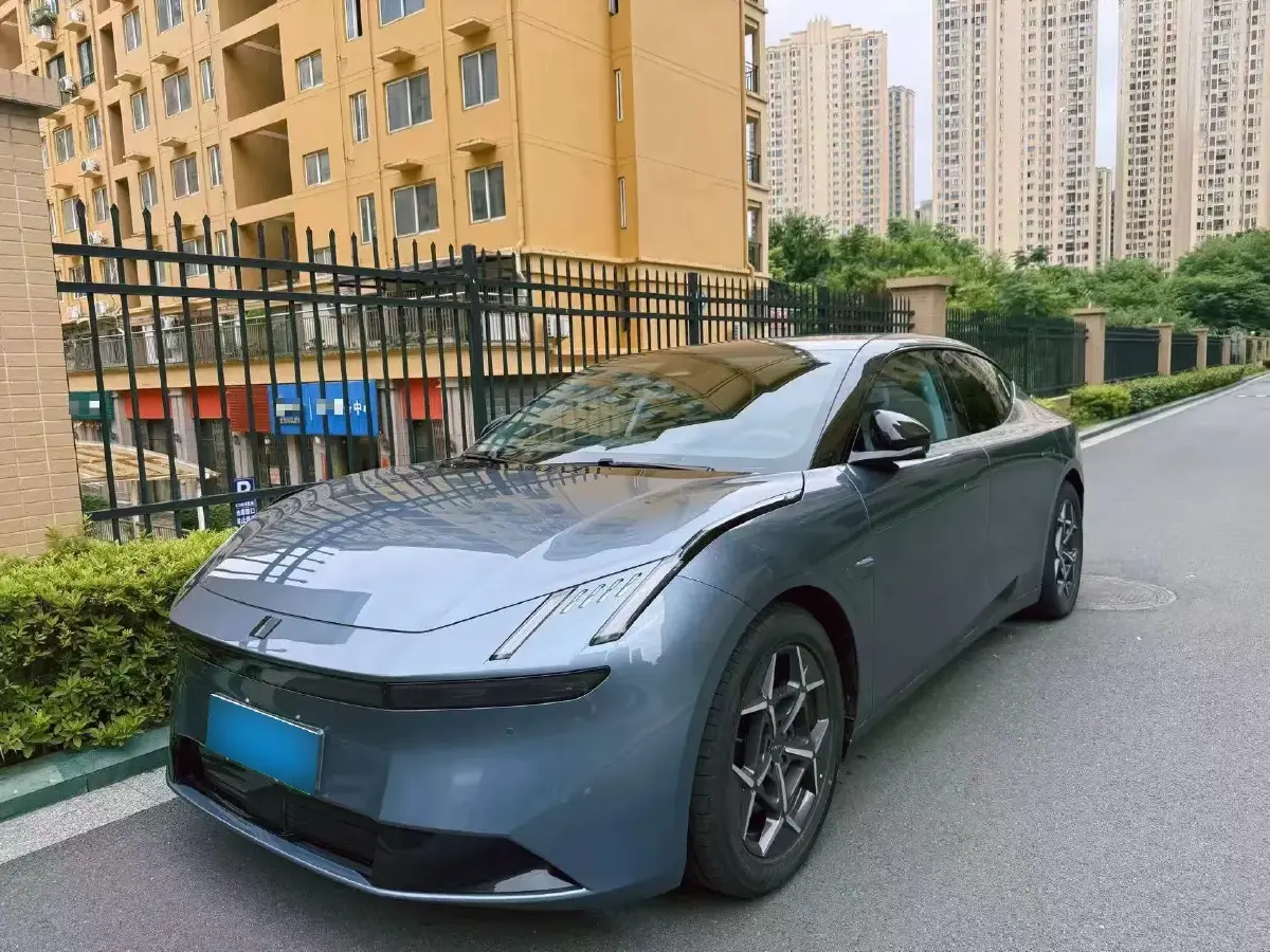 2025 LYNK&CO Z10 BEV 71KWH