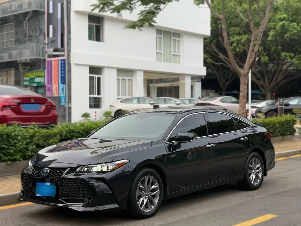 2022 Toyota Avalon 2.5L 178HP L4 E-CVT Hybrid