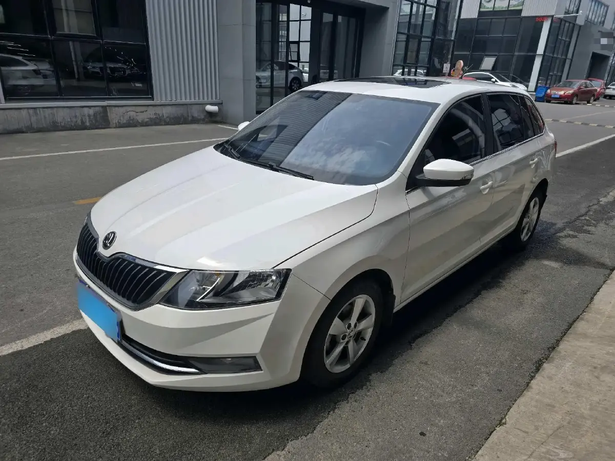 2018 Skoda Rapid Spaceback 1.6L 110HP L4 6AT
