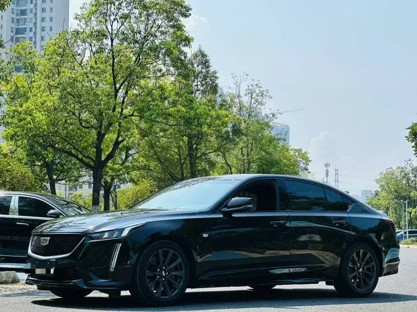 2023 Cadillac CT5 2.0T 237HP L4 10AT