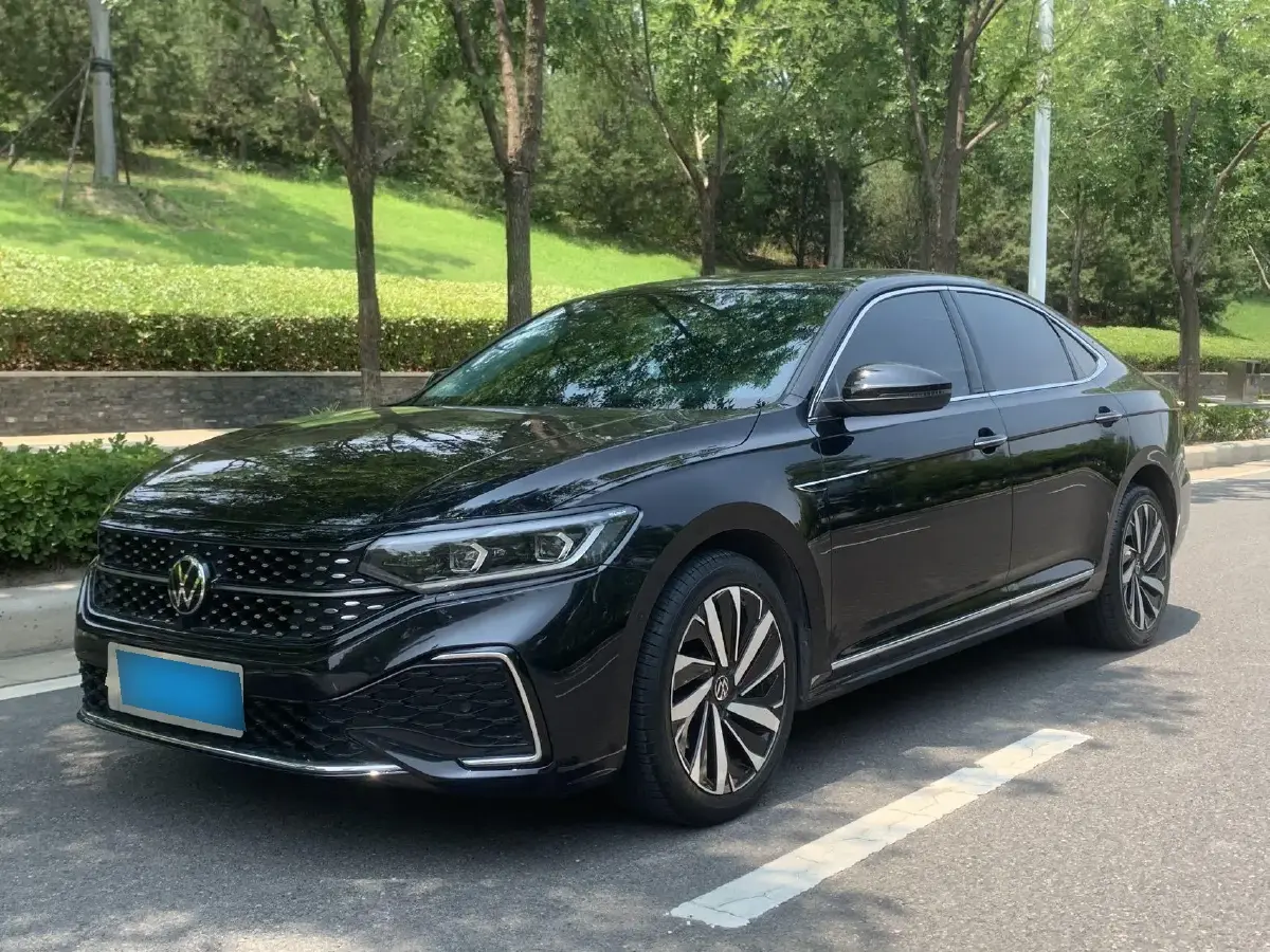 2022 Volkswagen Passat 2.0T 186HP L4 7DCT