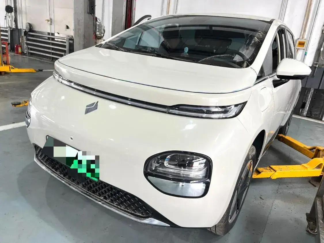 2023 BaoJun Cloud BEV 37.9KWH