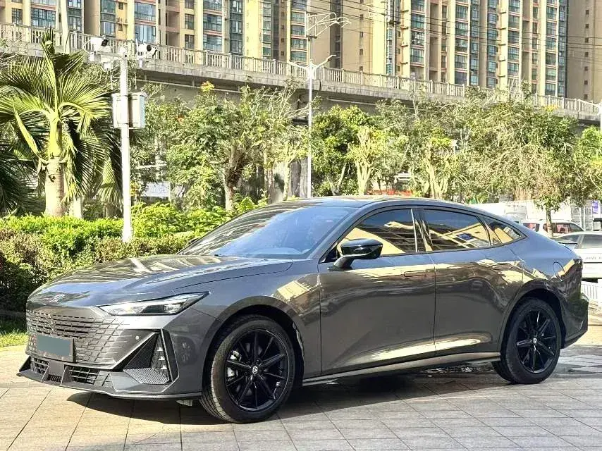 2023 ChangAn UNI-V iDD 1.5T 170HP L4 6TCT PHEV 18.4KWH