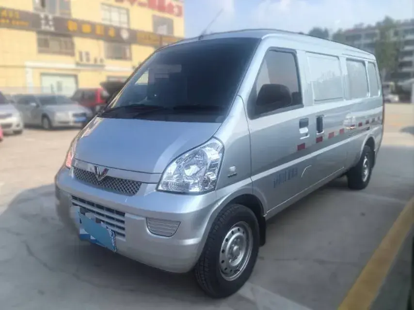2021 WuLing RongGuang 1.5L 99HP L4 5MT