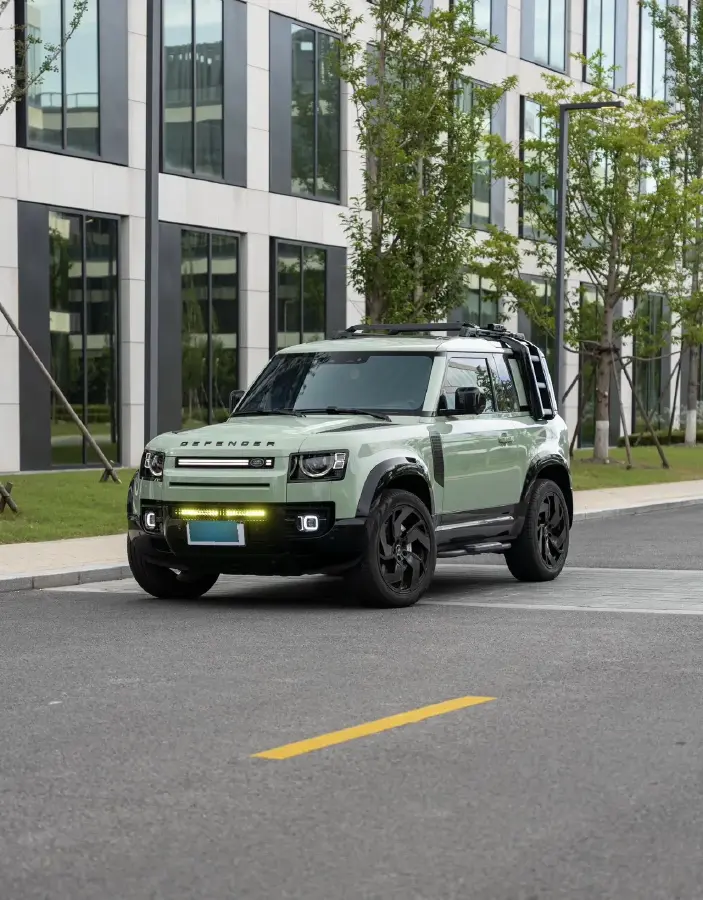 2023 Land Rover Defender 3.0T 400HP L6 8AT