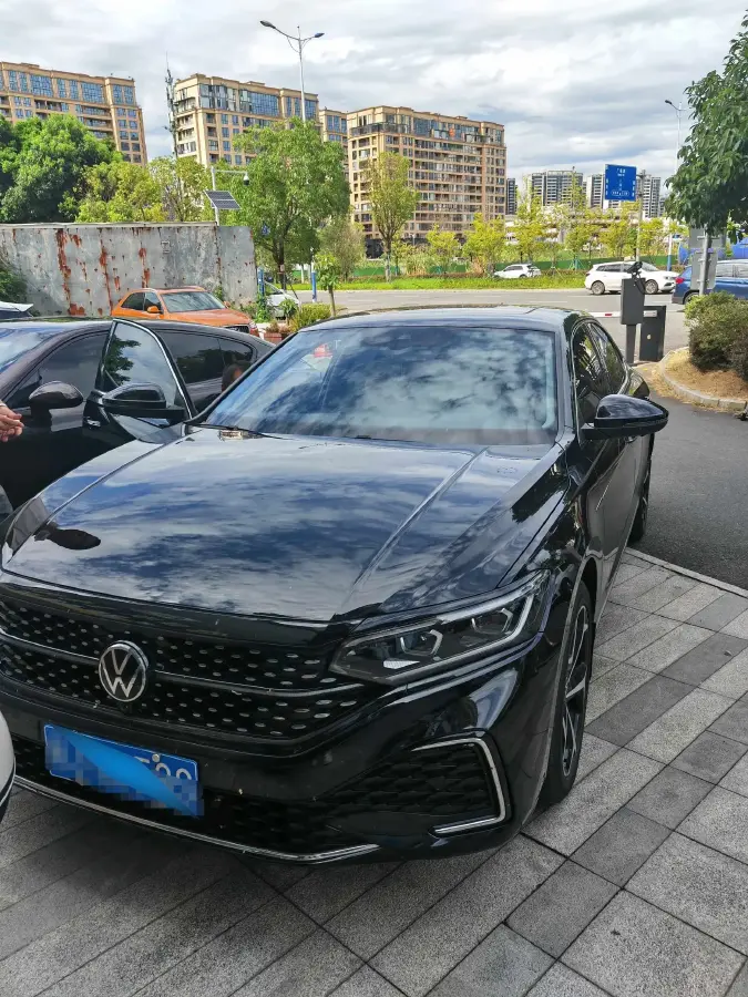 2023 Volkswagen Passat 2.0T 186HP L4 7DCT