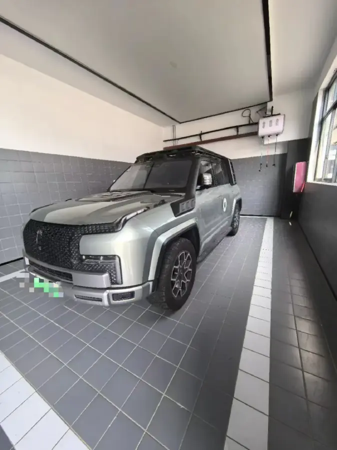 2024 YangWang U8 2.0T 272HP L4 REEV 49.05KWH