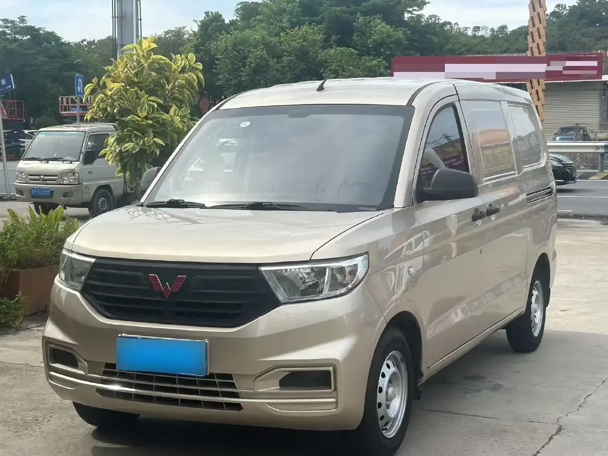 2019 WuLing RongGuang V 1.2L 82HP L4 5MT