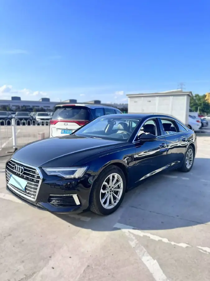 2022 Audi A6L 2.0T 190HP L4 7DCT
