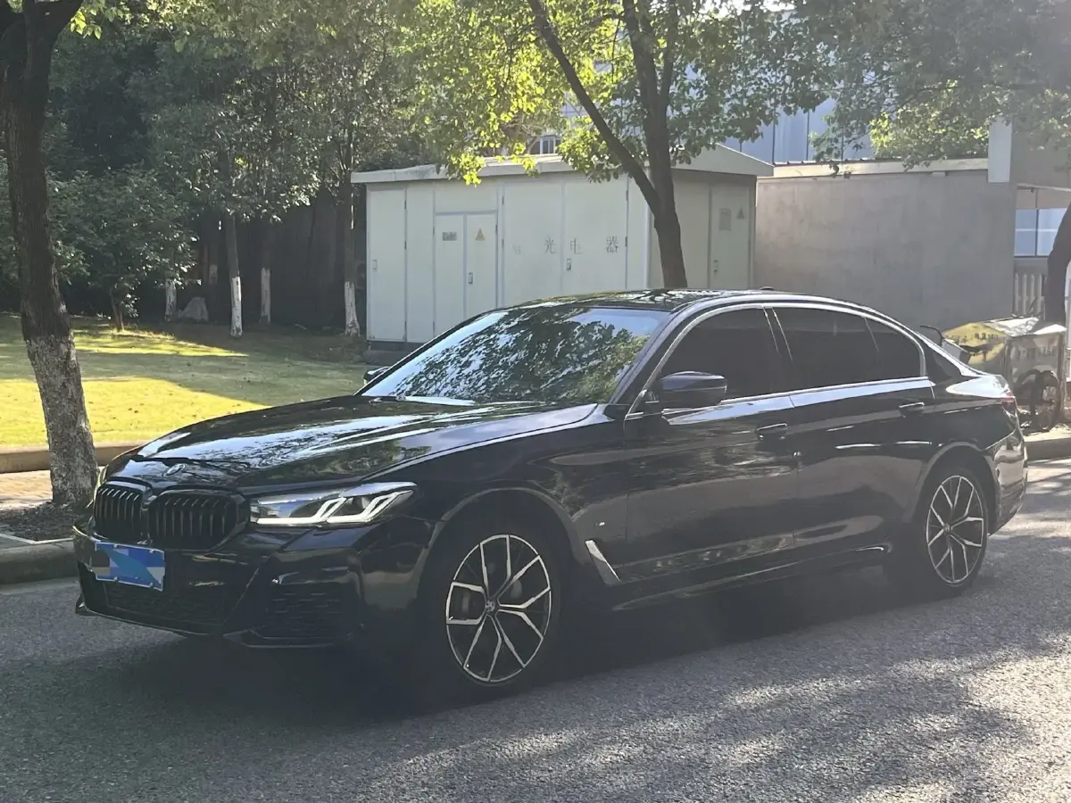 2023 BMW 5 Series 2.0T 245HP L4 8AT