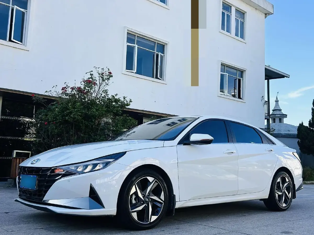 2022 Hyundai Elantra 1.5L 115HP L4 CVT