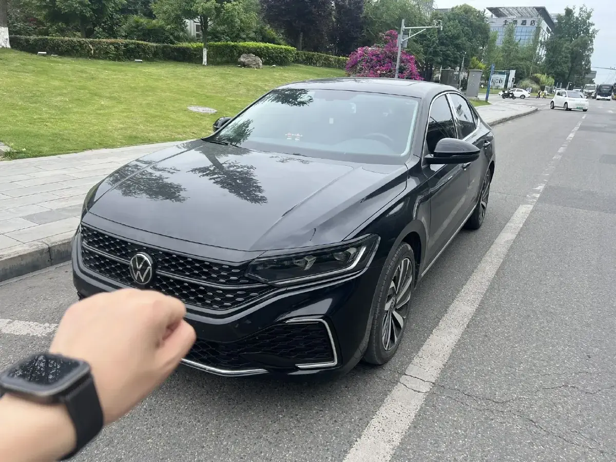 2023 Volkswagen Passat 2.0T 186HP L4 7DCT