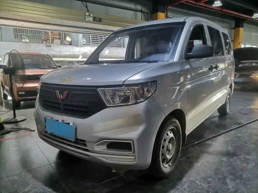 2022 WuLing HongGuang V 1.5L 99HP L4 6MT