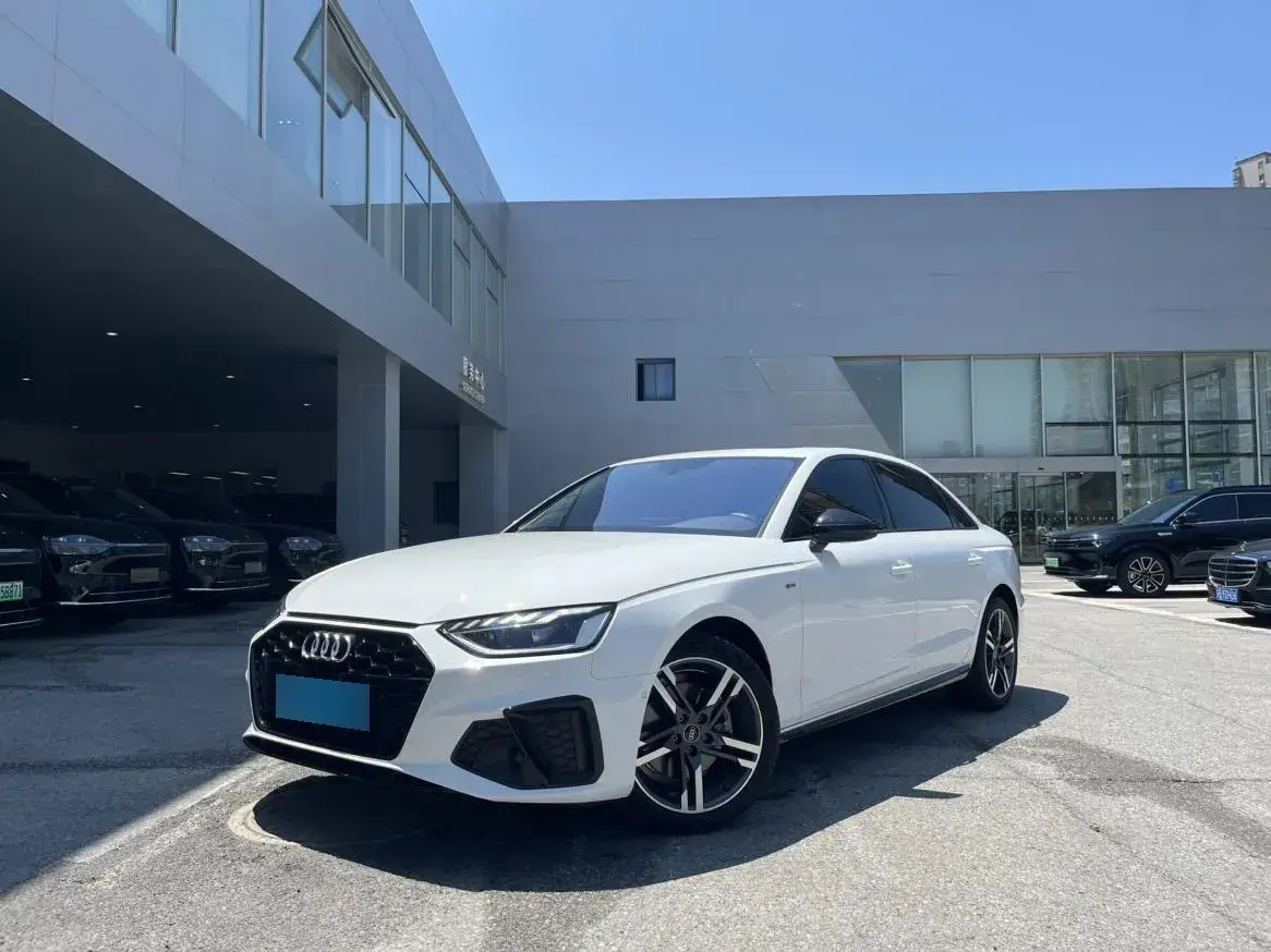 2022 Audi A4L 2.0T 190HP L4 7DCT