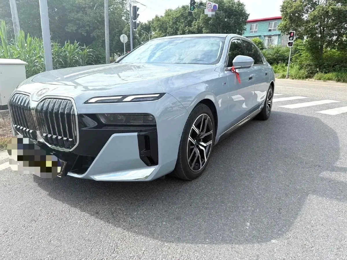 2023 BMW 7 Series 3.0T 272HP L6 8AT