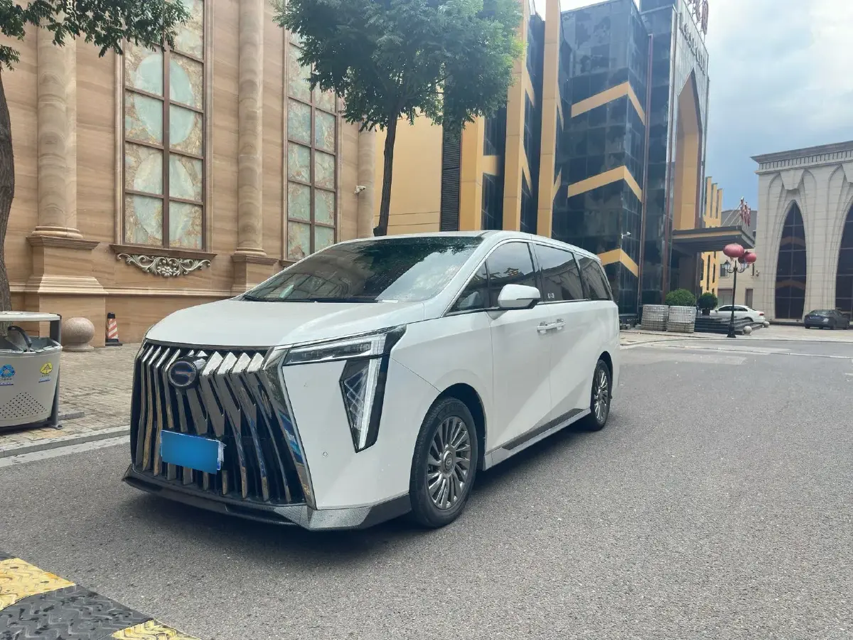 2023 GAC Trumpchi M8 2.0T 190HP L4 E-CVT Hybrid