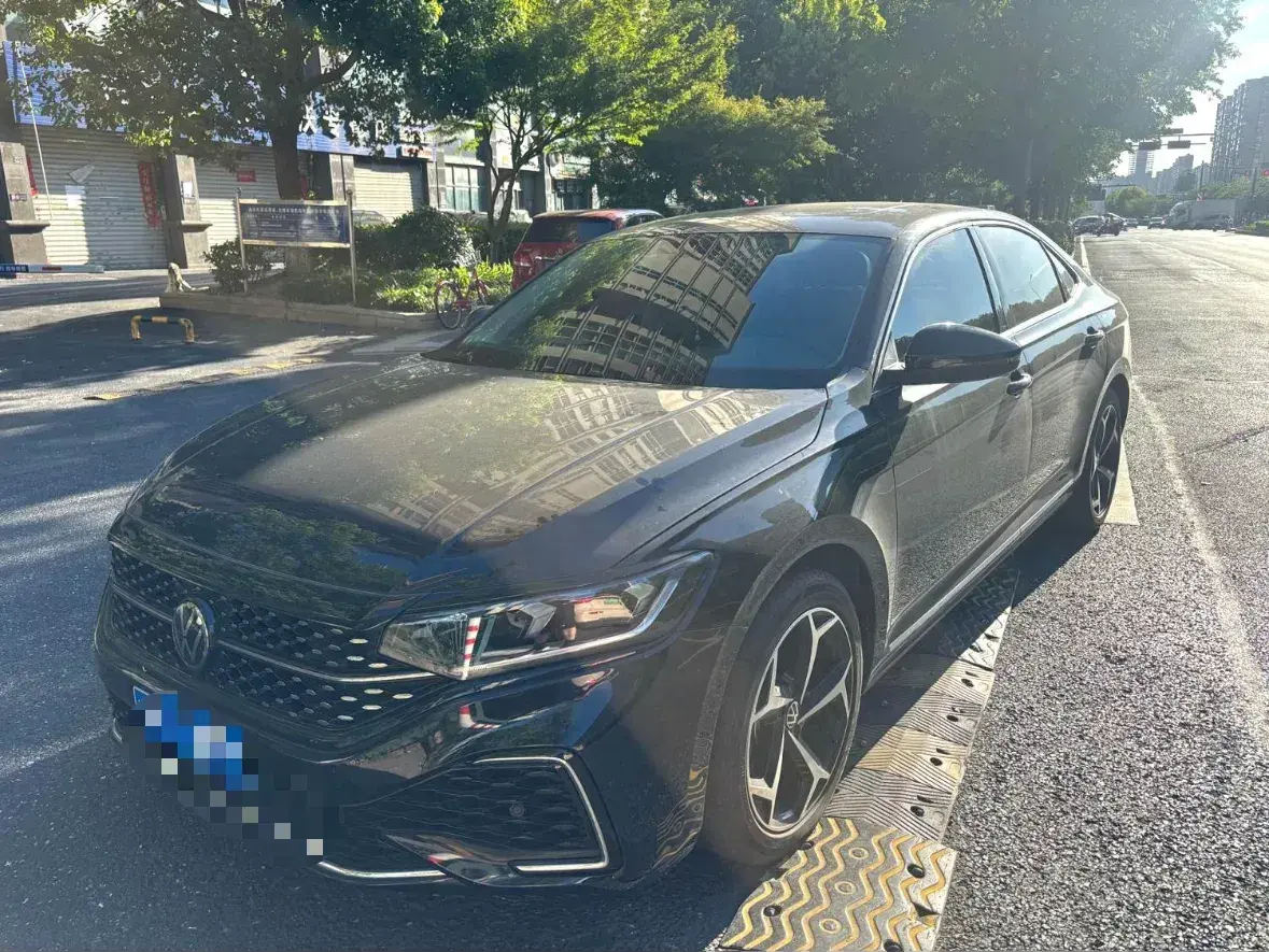 2024 Volkswagen Passat 2.0T 220HP L4 7DCT