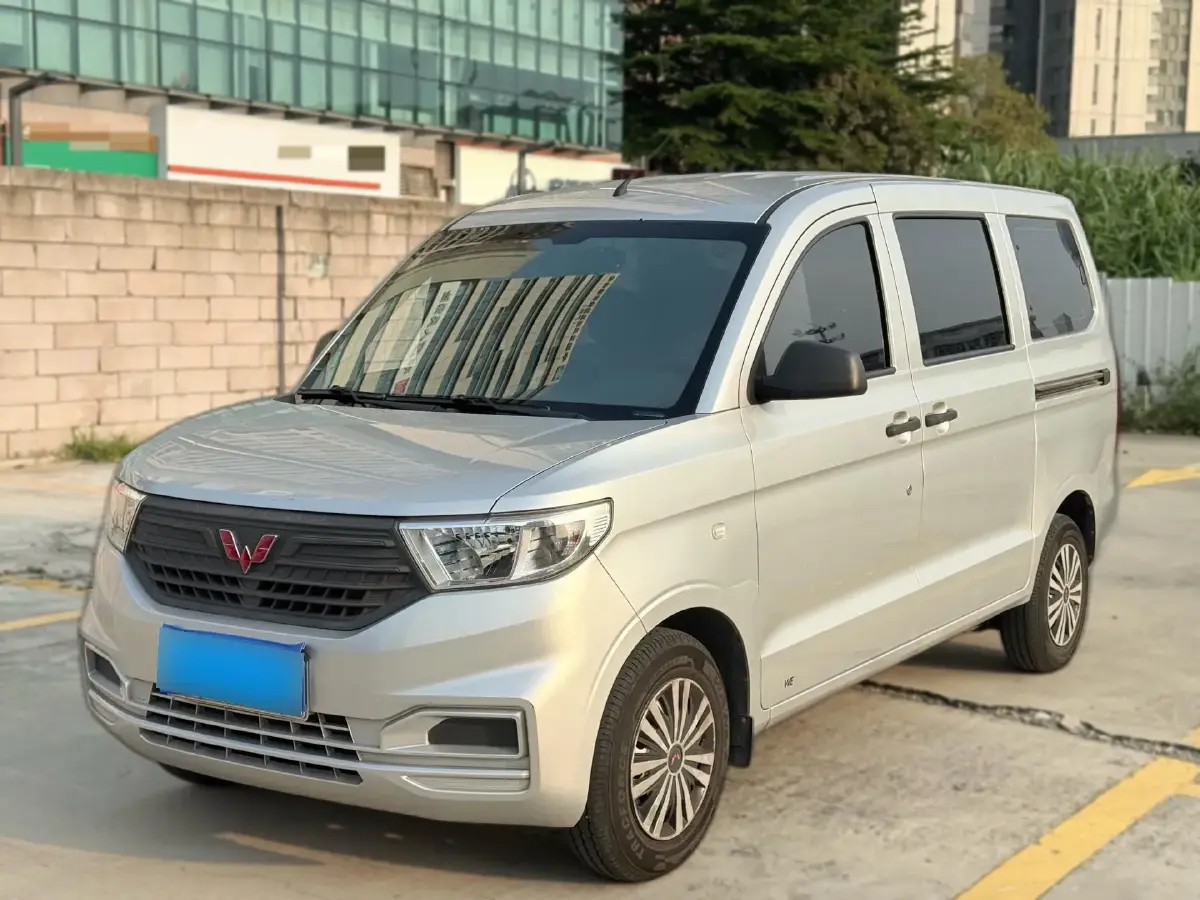 2021 WuLing HongGuang V 1.2L 76HP L4 5MT 2021 WuLing HongGuang V 1.2L 76HP L4 5MT