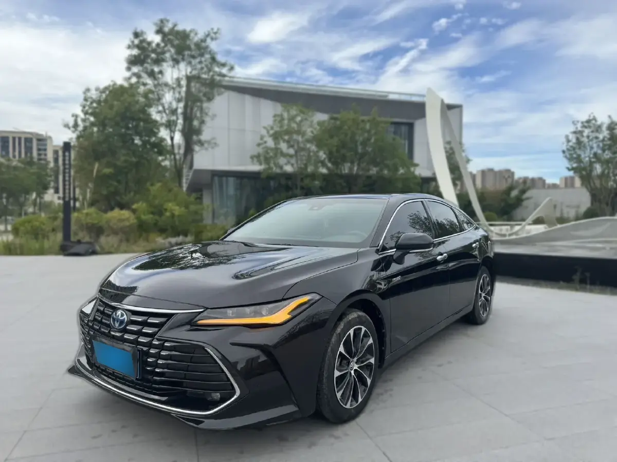 2022 Toyota Avalon 2.5L 178HP L4 E-CVT Hybrid
