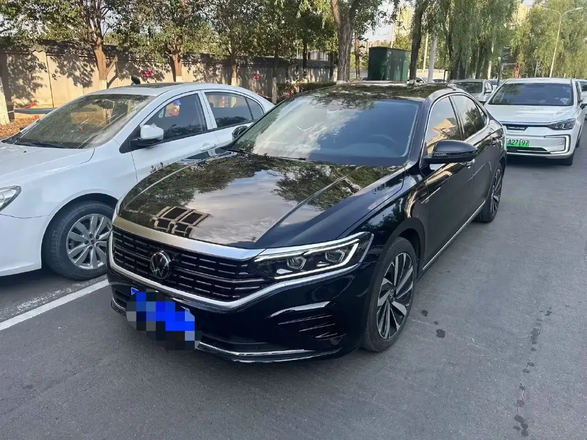 2024 Volkswagen Passat 2.0T 220HP L4 7DCT