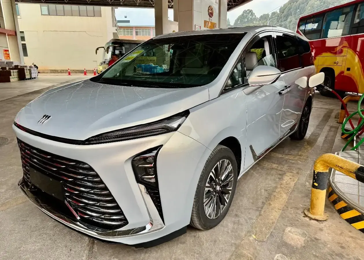 2025 Buick GL8 2.0T 237HP L4 9AT