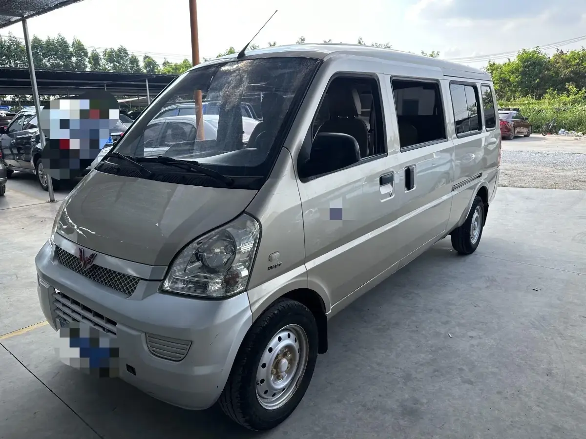 2017 WuLing RongGuang 1.2L 82HP L4 5MT
