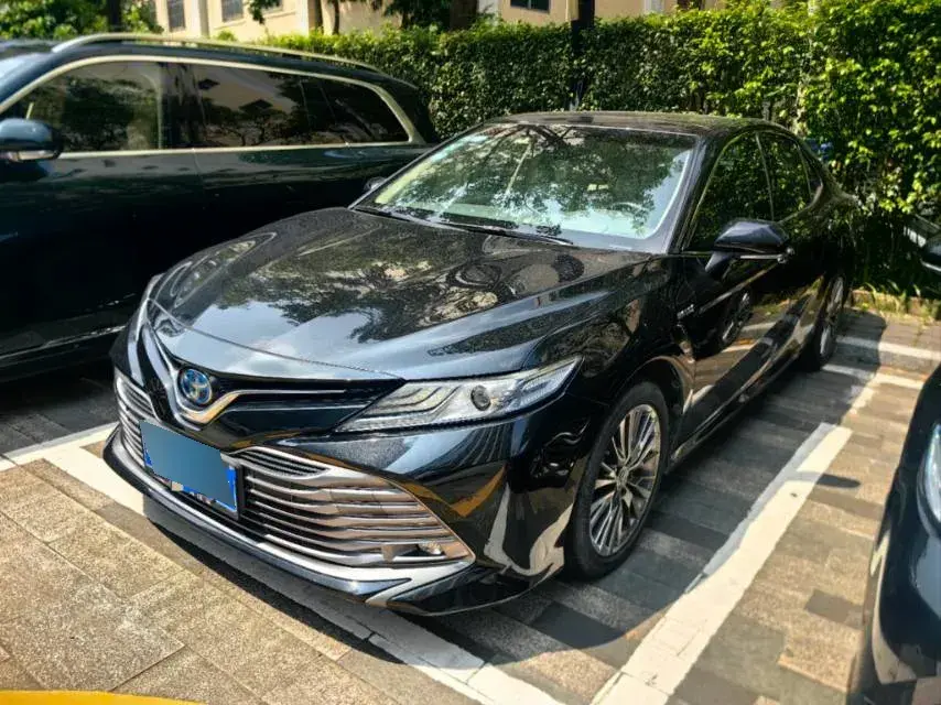 2018 Toyota Camry 2.5L 178HP L4 E-CVT Hybrid