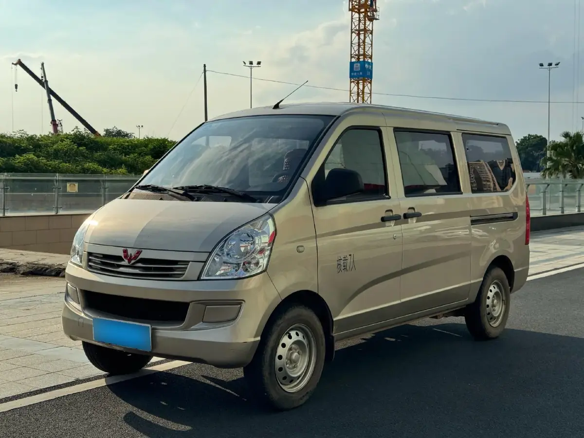 2014 WuLing RongGuang 1.5L 107HP L4 5MT