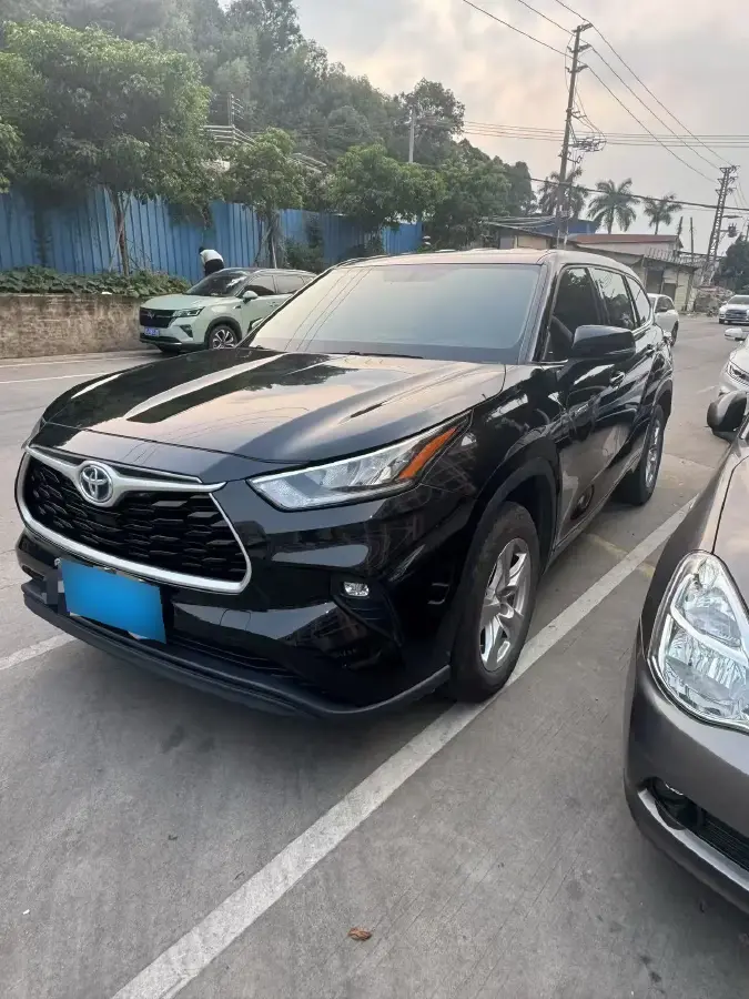 2022 Toyota Highlander 2.5L 192HP L4 E-CVT Hybrid