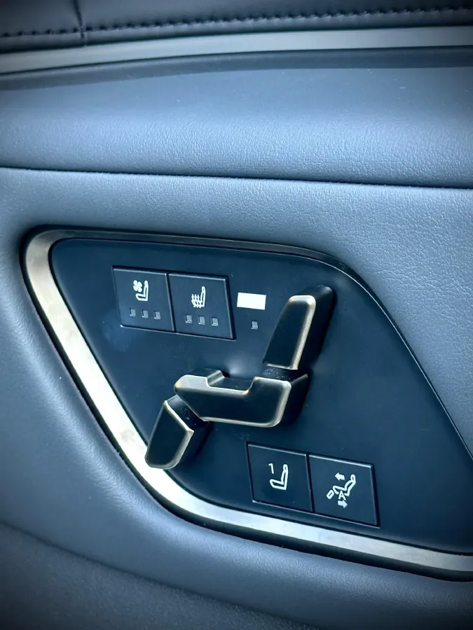 2024 Century Century 3.5L 262HP V6 E-CVT PHEV 18.1KWH,autocango,china used car exporter,china ev exporter,chinese used car exporter,chinese used ev exporter