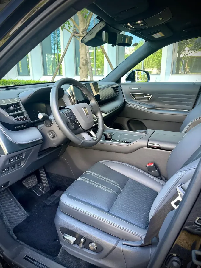 2024 Century Century 3.5L 262HP V6 E-CVT PHEV 18.1KWH,autocango,china used car exporter,china ev exporter,chinese used car exporter,chinese used ev exporter