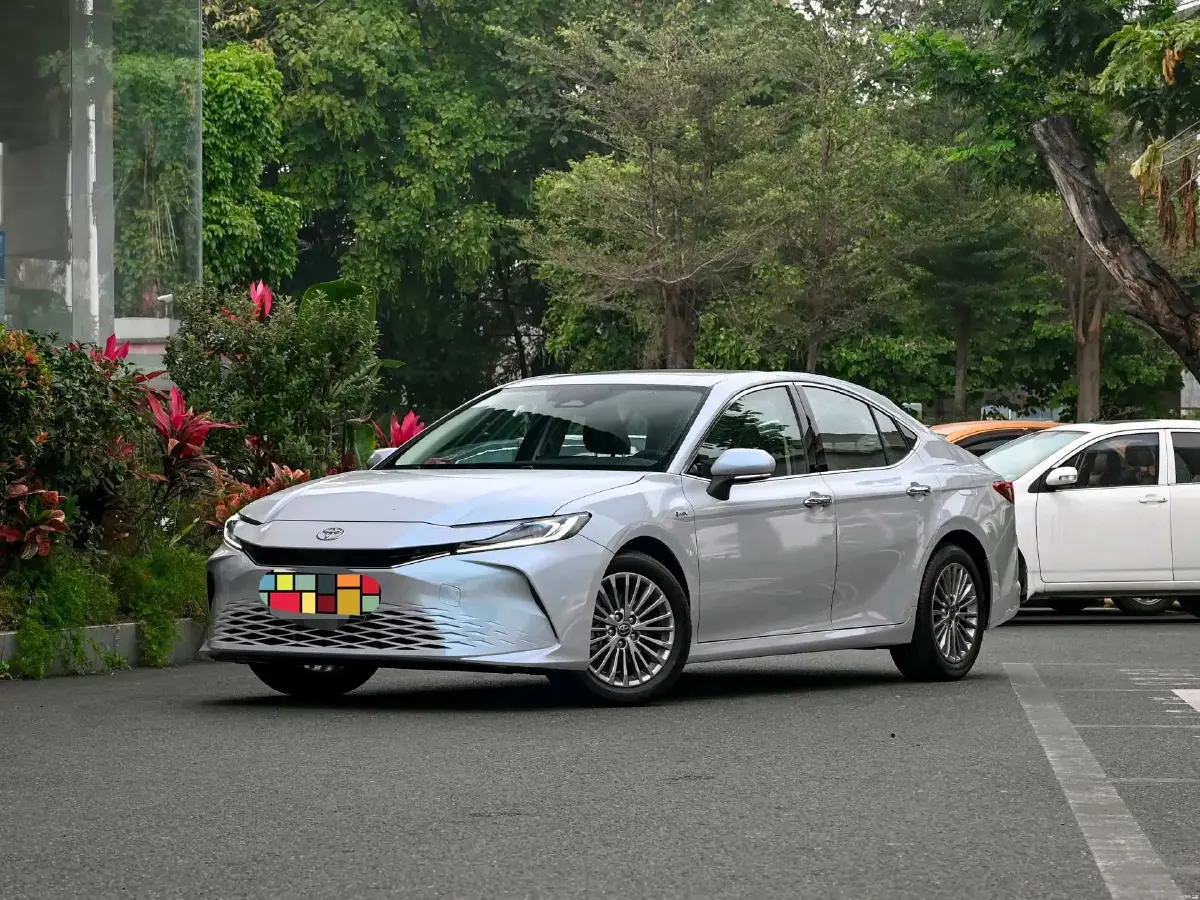 2024 Toyota Camry 2.0L 152HP L4 E-CVT Hybrid