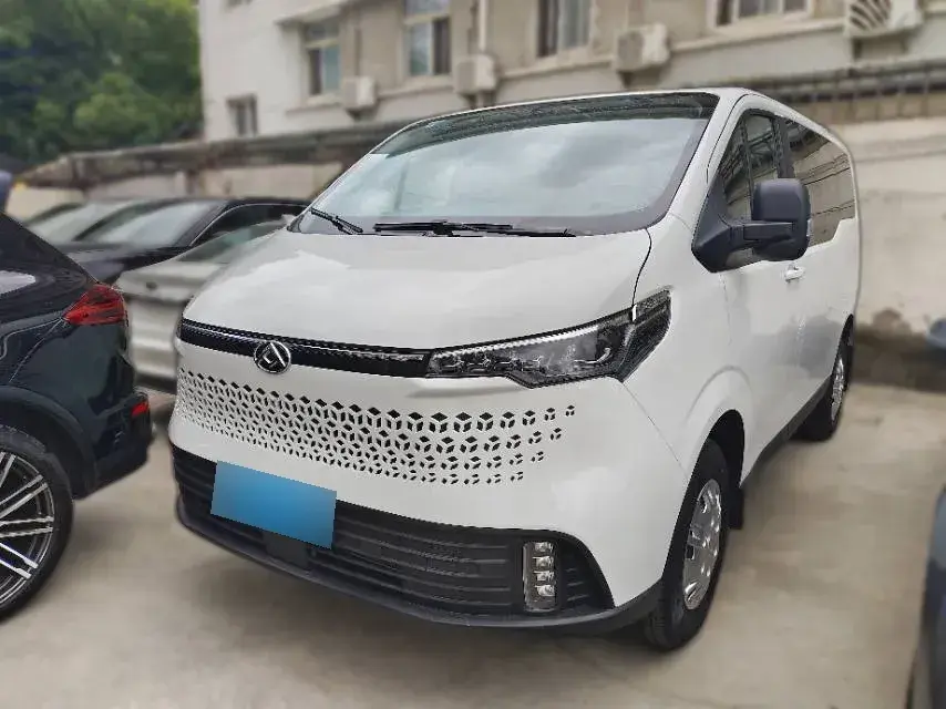 2023 MAXUS XinTu V70 2.0T 125HP L4 6MT