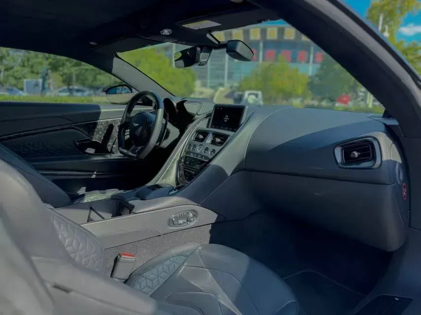 2022 Aston Martin DBS 5.2T 725HP V12 8AT,autocango,china used car exporter,china ev exporter,chinese used car exporter,chinese used ev exporter