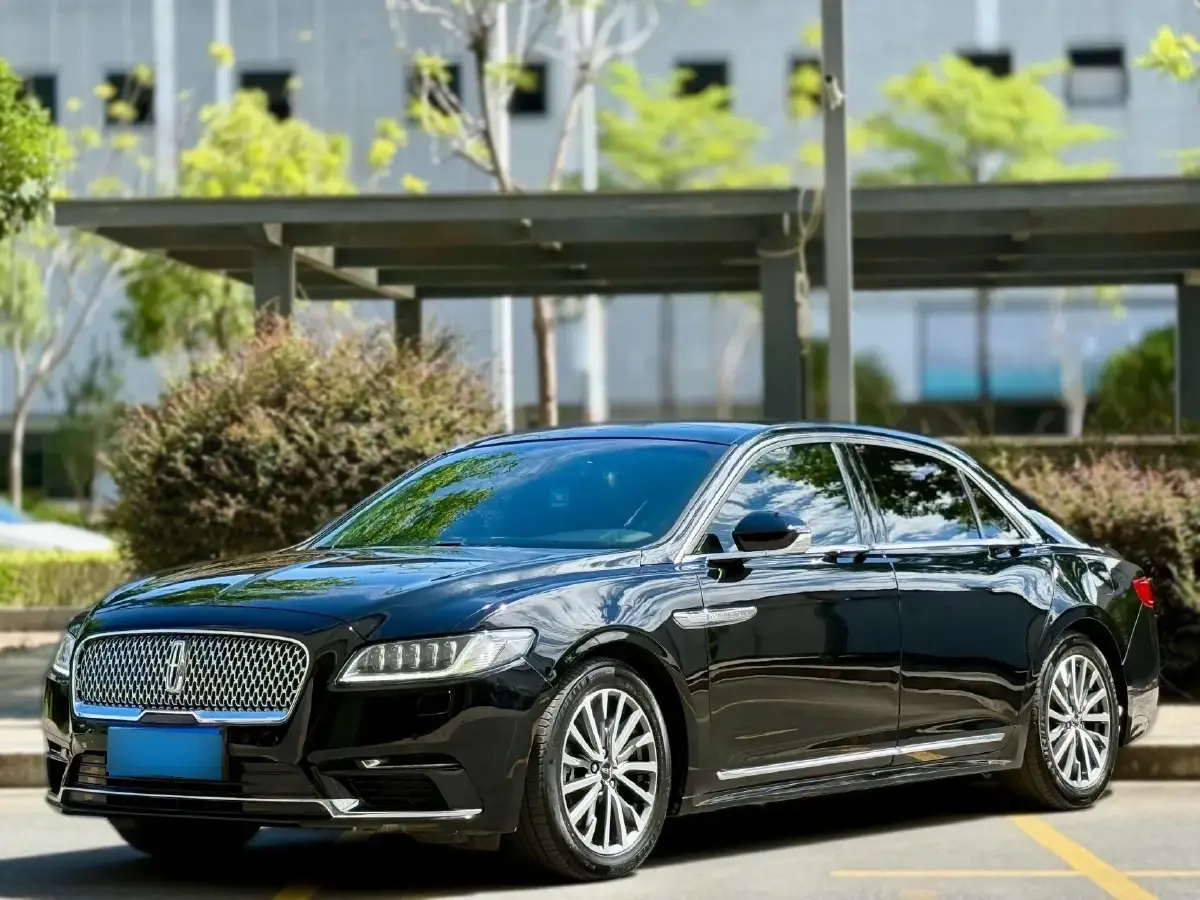 2017 Lincoln Continental 2.0T 261HP L4 6AT