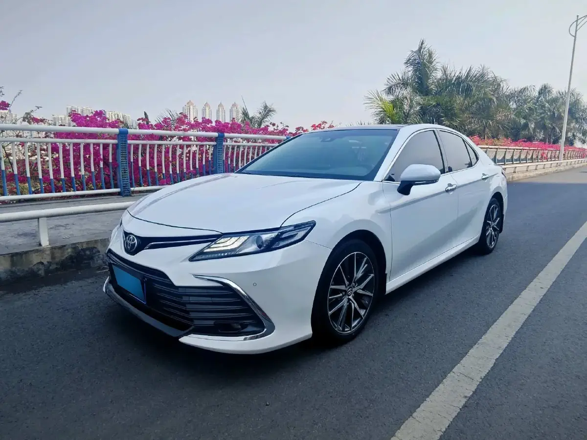 2021 Toyota Camry 2.5L 209HP L4 8AT