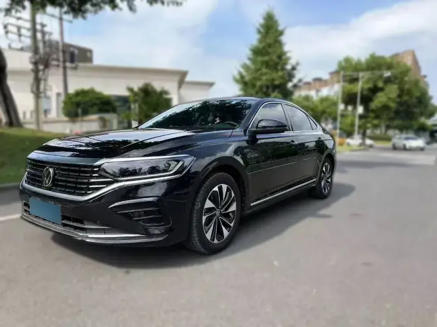 2022 Volkswagen Passat 2.0T 186HP L4 7DCT