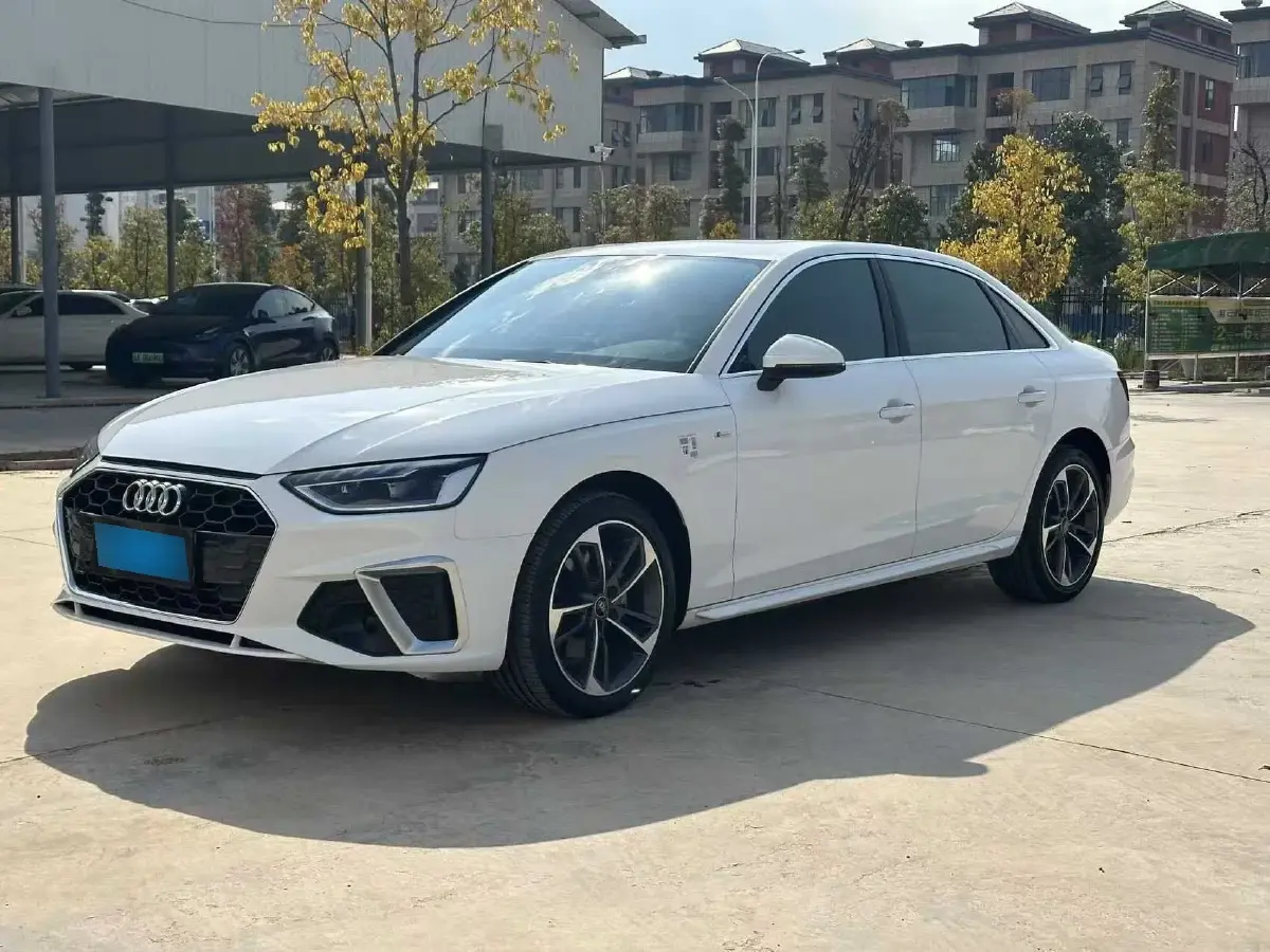 2022 Audi A4L 2.0T 190HP L4 7DCT