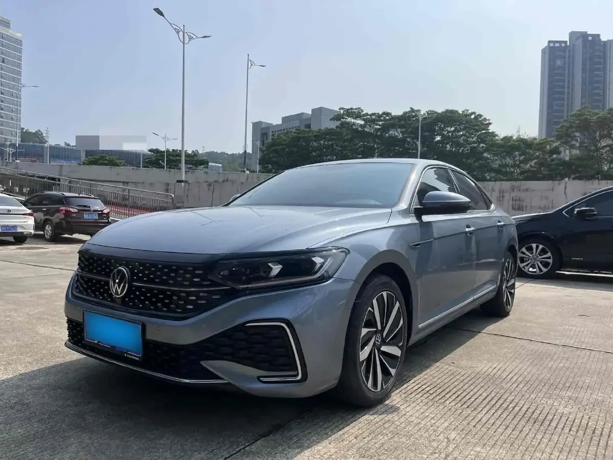 2022 Volkswagen Passat 2.0T 186HP L4 7DCT