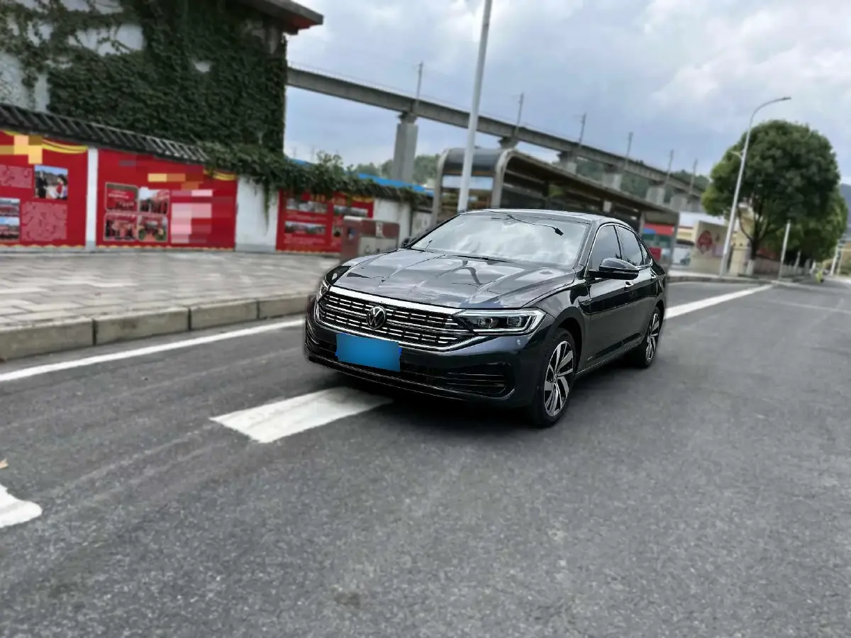 2023 Volkswagen Sagitar 1.5T 160HP L4 7DCT