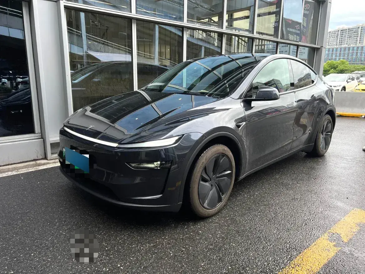 2025 Tesla Model Y BEV 62.5KWH