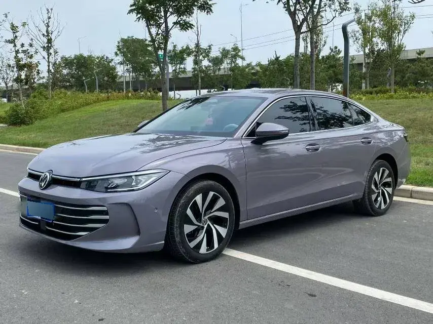 2025 Volkswagen Passat 2.0T 220HP L4 7DCT